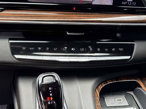 Certified 2024 Cadillac Escalade ESV Premium Luxury w/ Performance Package AWD/4WD image 22