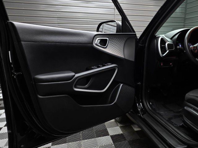 Used 2020 Kia Soul LX FWD image 28