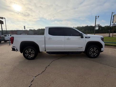 Used 2025 GMC Sierra 1500 AT4 w/ AT4 Premium Package AWD/4WD image 9