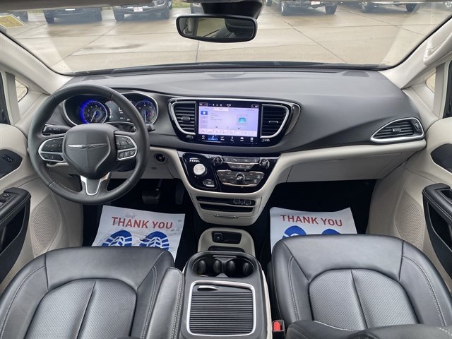 Used 2024 Chrysler Pacifica Touring-L FWD image 9