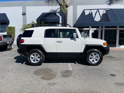 Used 2014 Toyota FJ Cruiser 4WD w/ Upgrade Package image 4