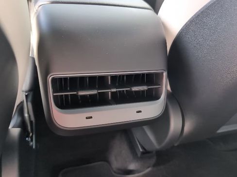 Used 2022 Tesla Model Y Performance image 23