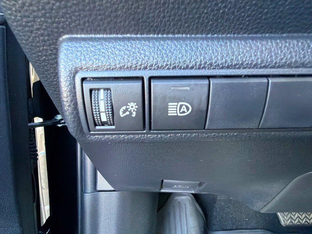 Used 2025 Toyota Corolla SE FWD image 24