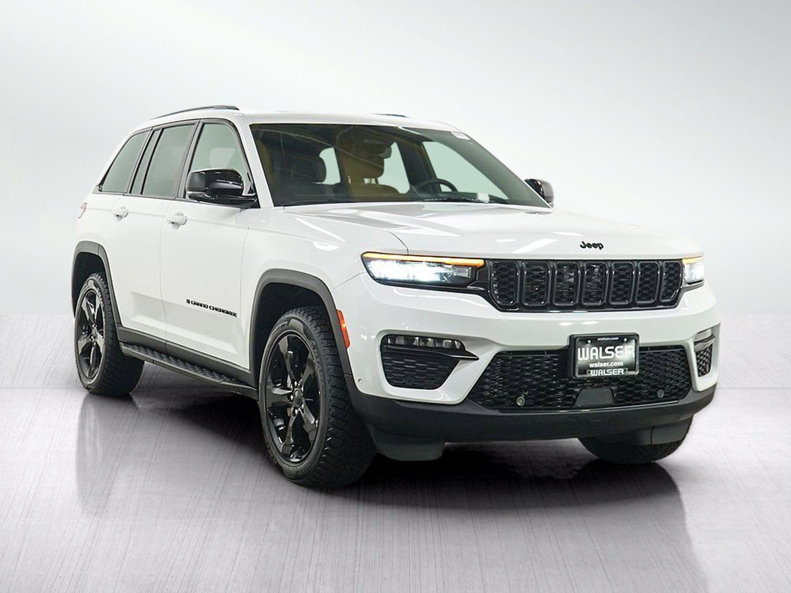 Used 2024 Jeep Grand Cherokee Limited w/ Luxury Tech Group II AWD/4WD image 6