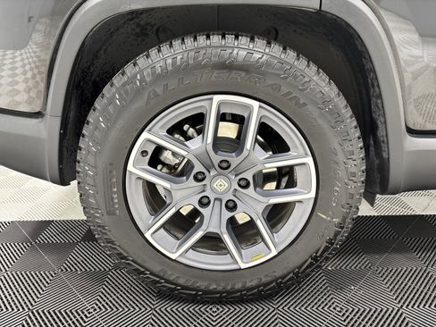 Used 2024 Rivian R1S Adventure image 12