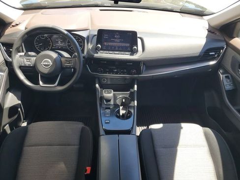 Certified 2022 Nissan Rogue SV image 3