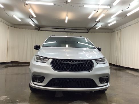 New 2026 Chrysler Pacifica Select w/ S Appearance Package image 11