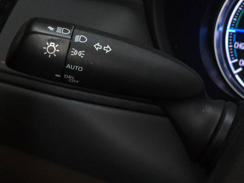 Used 2021 Toyota Venza LE AWD/4WD image 27