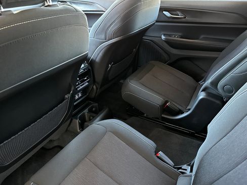 Used 2025 Jeep Grand Cherokee L Laredo image 12