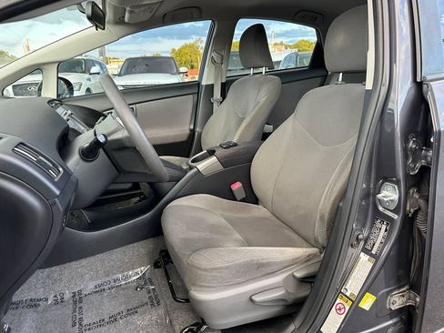 Used 2013 Toyota Prius Two w/ Preferred Accessory Pkg FWD image 16
