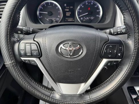 Used 2017 Toyota Highlander Plus w/ Carpet Mat Package image 15