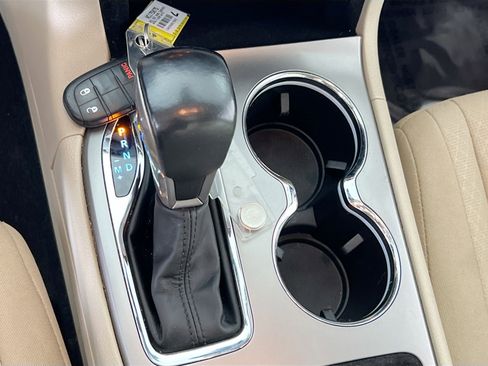 Used 2022 Jeep Grand Cherokee Laredo E image 17