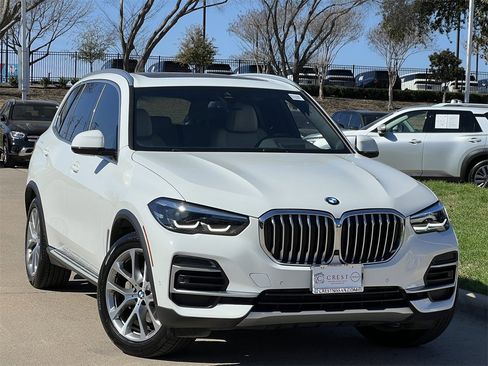 Used 2022 BMW X5 xDrive40i w/ Premium Package image 2