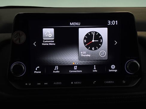 Used 2024 Nissan Rogue S AWD/4WD image 7