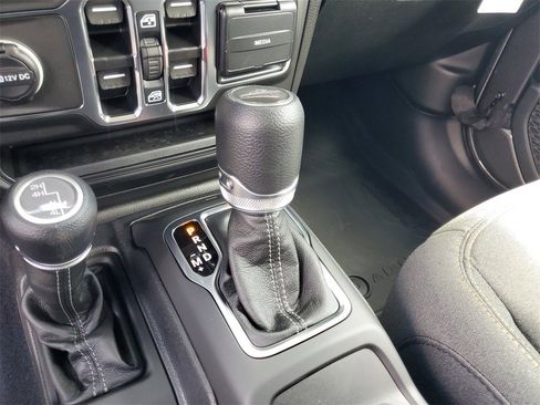 New 2025 Jeep Gladiator Sport image 18