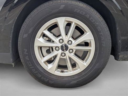 Used 2022 Kia Carnival LX image 10