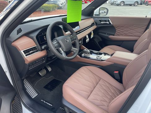 New 2026 Mitsubishi Outlander AWD image 12