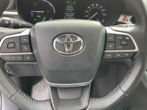 Used 2021 Toyota Sienna XLE FWD image 24