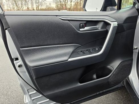 Used 2025 Toyota RAV4 XLE AWD/4WD image 19