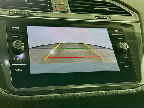 Used 2024 Volkswagen Tiguan SE image 22