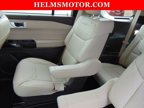 Used 2023 Ford Explorer Platinum w/ Technology Package image 34