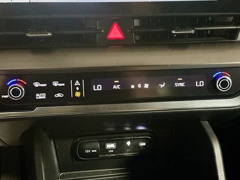 Used 2024 Kia Sportage EX FWD image 17