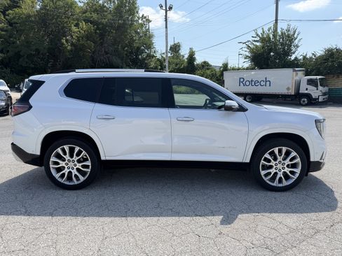 Used 2024 GMC Acadia Denali w/ Super Cruise Package FWD image 8