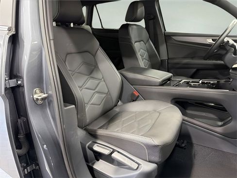 Used 2025 Volkswagen Atlas Cross Sport SE image 14