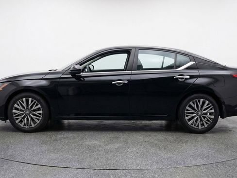 Used 2025 Nissan Altima 2.5 SV image 5