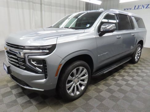 Used 2025 Chevrolet Suburban Premier image 6