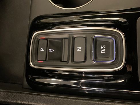 Used 2025 Honda Pilot Sport image 35