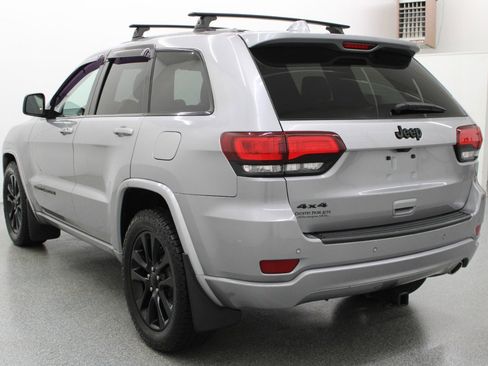 Used 2019 Jeep Grand Cherokee Altitude AWD/4WD image 6