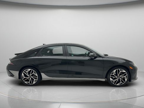 Used 2023 Hyundai Ioniq 6 SEL AWD/4WD image 3