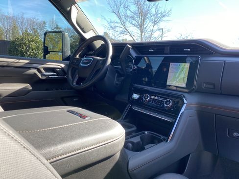 Used 2025 GMC Sierra 2500 AT4 w/ AT4 Premium Plus Package image 12