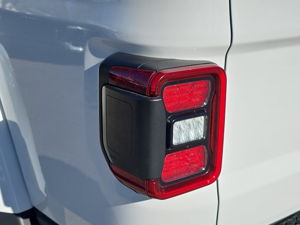 Used 2021 Jeep Gladiator Mojave AWD/4WD image 37