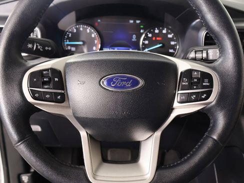 Used 2024 Ford Explorer XLT w/ Equipment Group 202A image 3