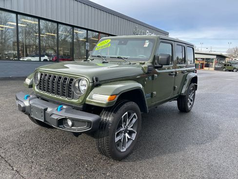 Used 2024 Jeep Wrangler Sport S w/ Convenience Group image 12