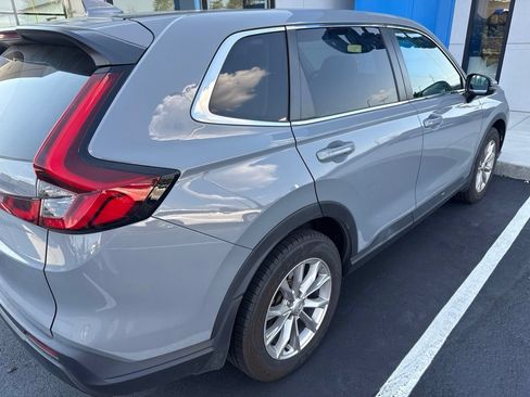 Used 2023 Honda CR-V EX image 3