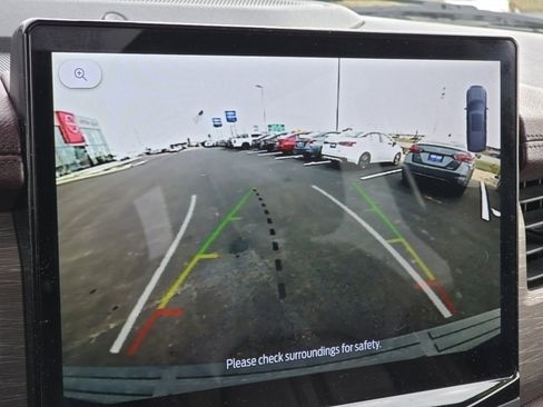 Used 2023 Ford Expedition Limited image 10