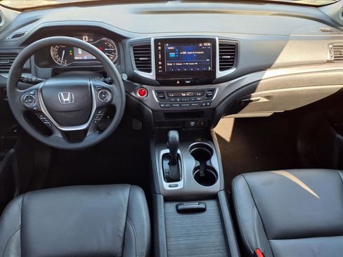 Certified 2017 Honda Pilot EX image 4