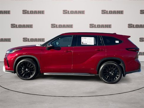 Used 2024 Toyota Highlander XSE image 2