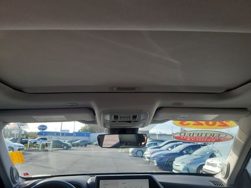 Used 2023 Toyota Highlander Limited image 16