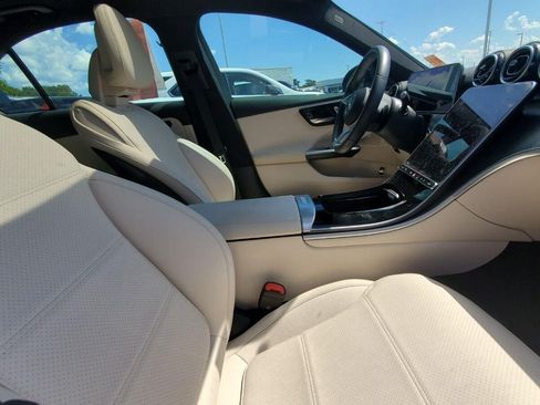 Used 2025 Mercedes-Benz C 300 4MATIC Sedan image 4