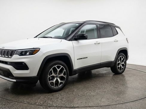 Used 2025 Jeep Compass Limited image 3
