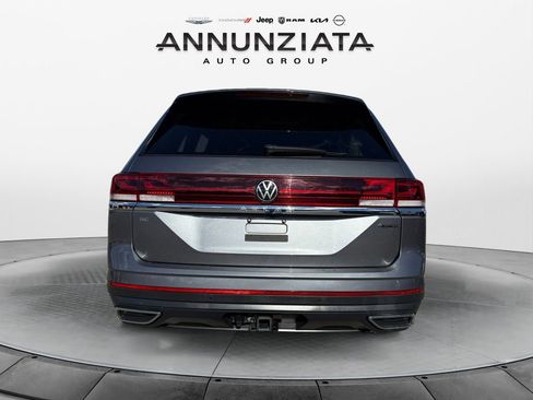 Used 2025 Volkswagen Atlas SE image 4