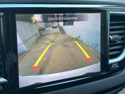 Used 2024 Chrysler Pacifica Touring-L image 16