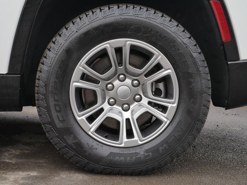 Used 2024 Jeep Wagoneer 4WD image 16