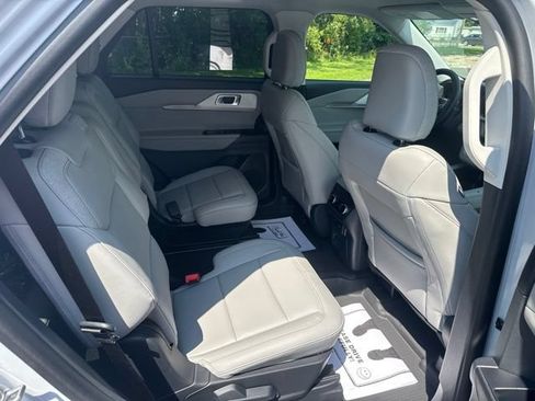 New 2026 Ford Explorer Active w/ Active Comfort Package AWD/4WD image 16
