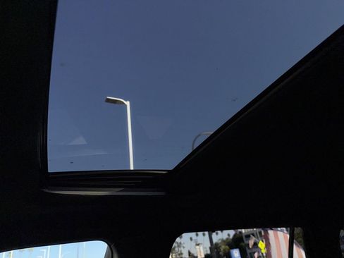 Used 2022 Toyota Highlander XSE image 3