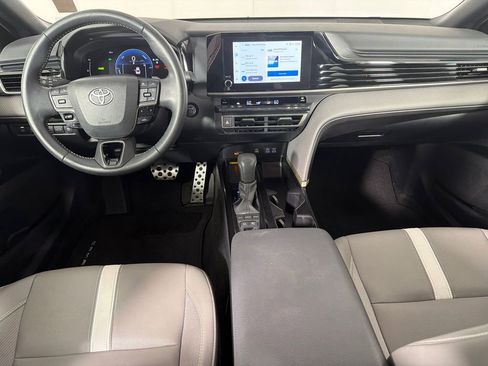Used 2025 Toyota Camry SE image 22